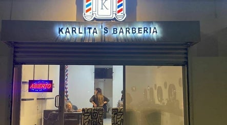 Karlita's Barbería – obraz 3