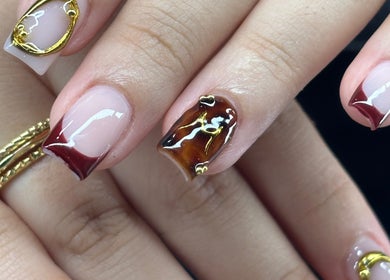 Elegant nail art at Citlalinails, Brick Township, New Jersey, US featuring gold accents on manicured nails.