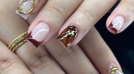 Elegant nail art at Citlalinails, Brick Township, New Jersey, US featuring gold accents on manicured nails.