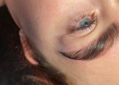 Close-up of a beautifully styled eyebrow at Angelica’s Glow Bar, Maple Ridge, British Columbia, CA.