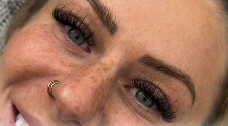 Lashes by Melissa x The little Lash Lounge image 3