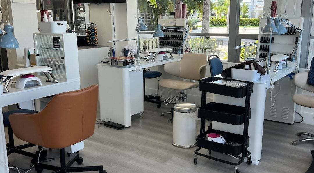 Modern nail stations at Sandu Beauty & Wellness Hollywood, Florida, US, offering a serene and professional setting.