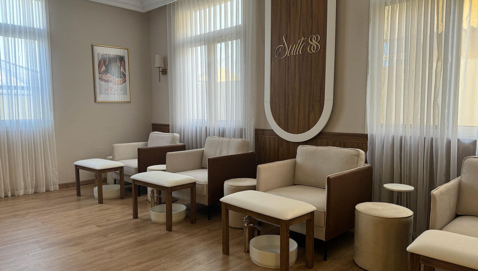 Elegant seating area at Suite 88 Beauty Lounge, Sharjah, Sharjah, AE with natural light and cozy chairs.