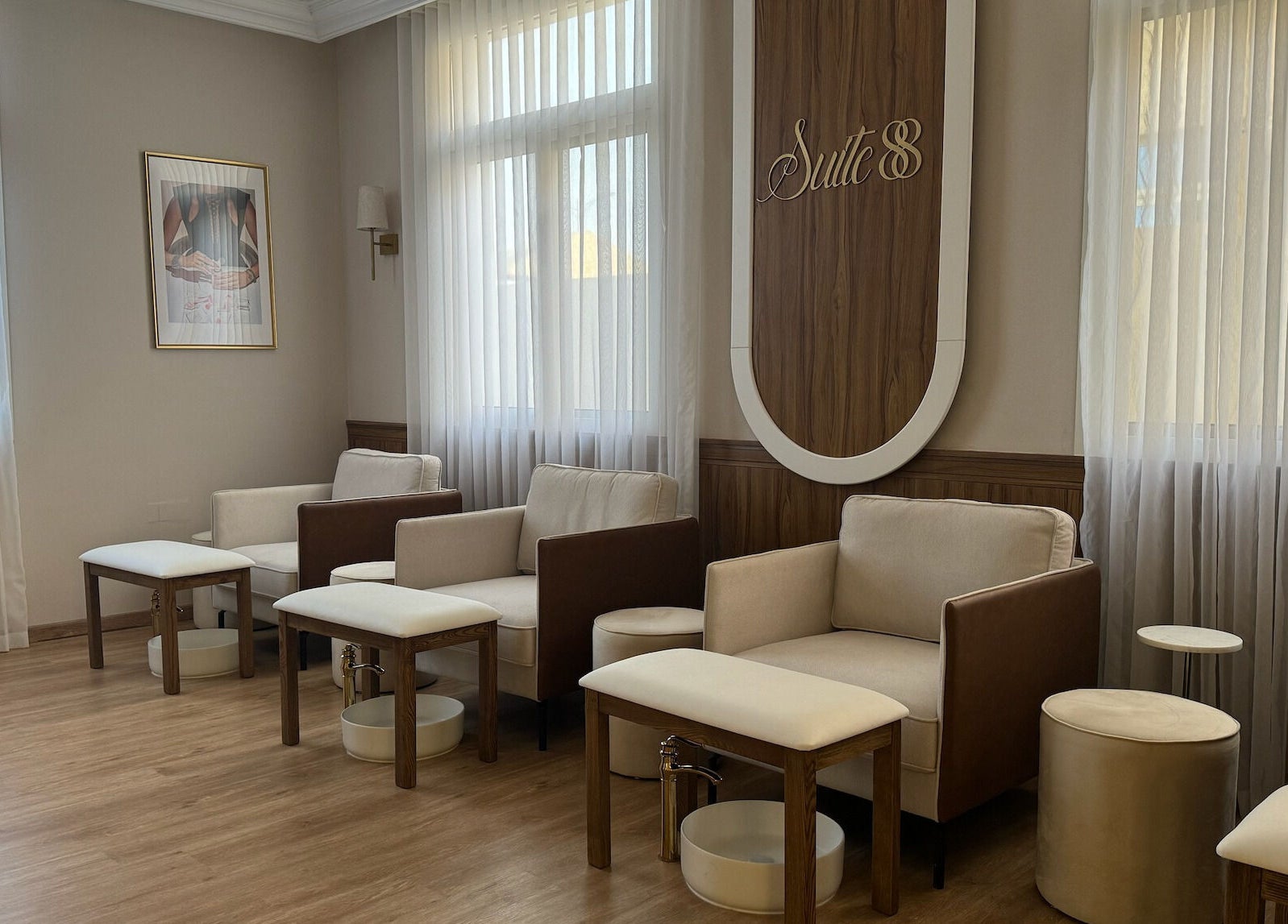 Elegant seating area at Suite 88 Beauty Lounge, Sharjah, Sharjah, AE with natural light and cozy chairs.