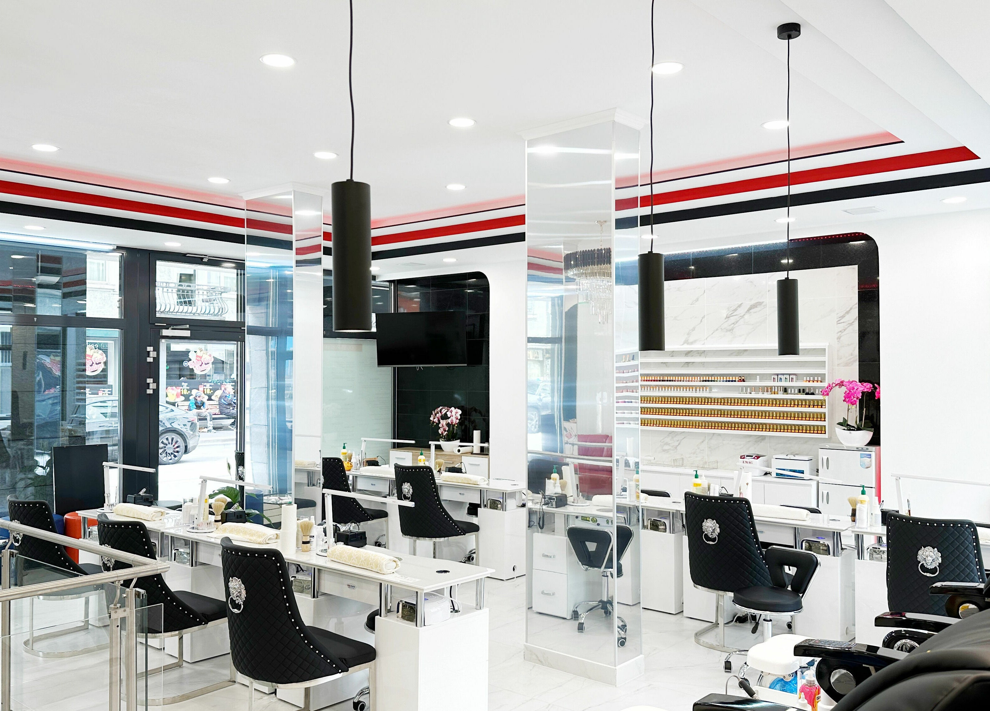 Modern interior of DUVI Nails in Zürich, Zürich, CH, showcasing elegantly designed manicure stations.
