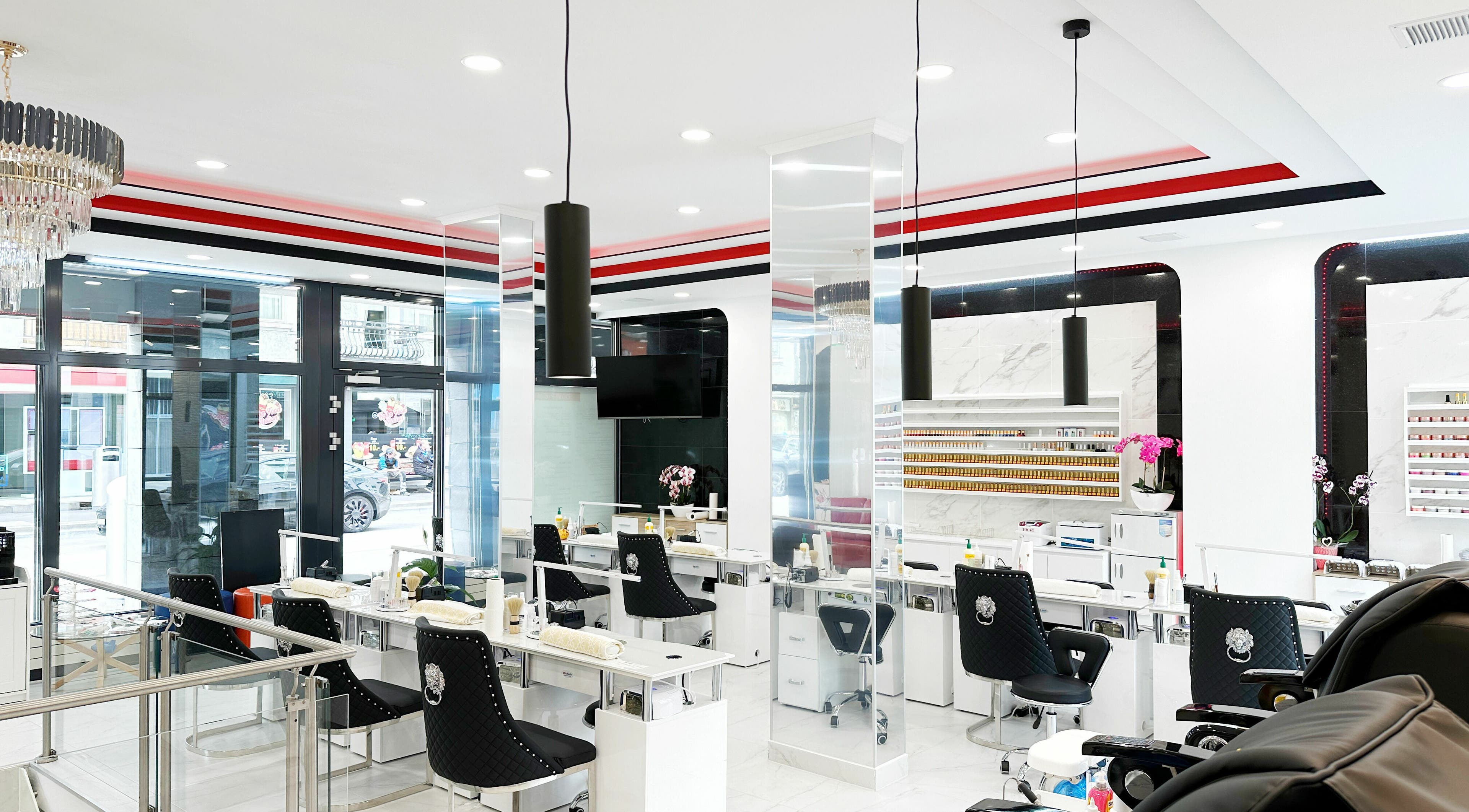 Modern interior of DUVI Nails in Zürich, Zürich, CH, showcasing elegantly designed manicure stations.