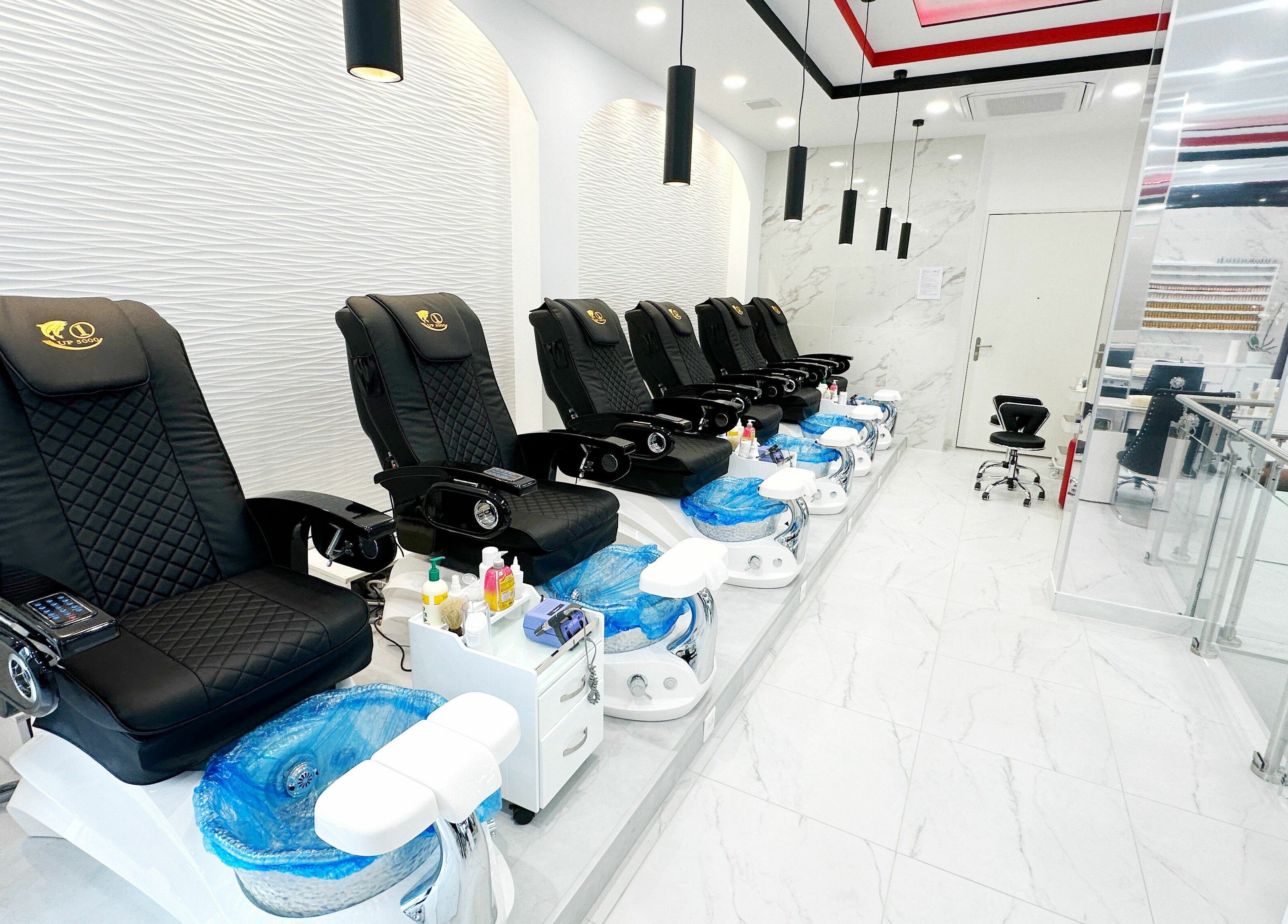 Elegant pedicure chairs in DUVI Nails, Zürich, Zürich, CH, offering top-notch foot care services.
