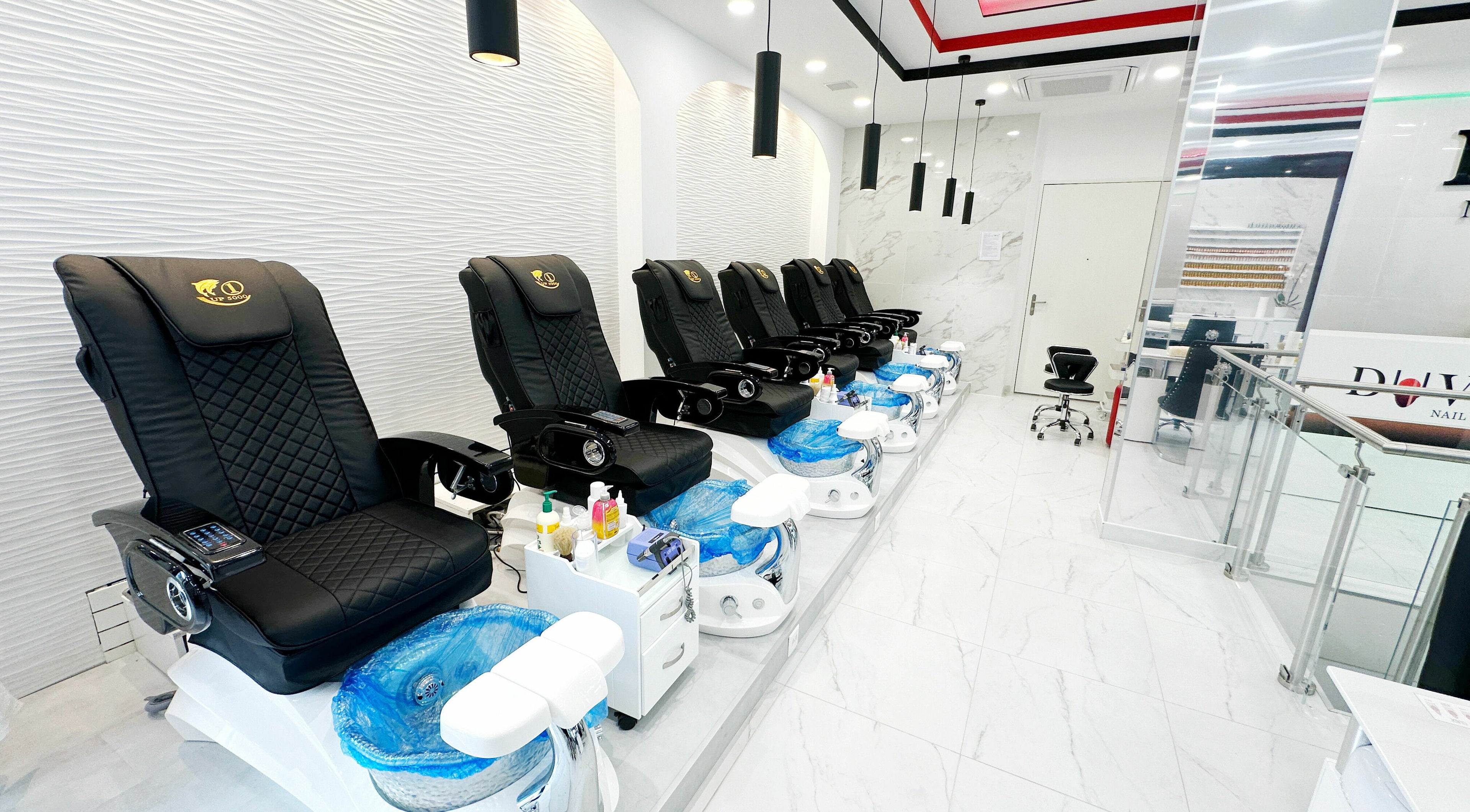 Elegant pedicure chairs in DUVI Nails, Zürich, Zürich, CH, offering top-notch foot care services.