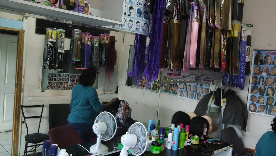 CHALLY TOUCHED SALON image 1