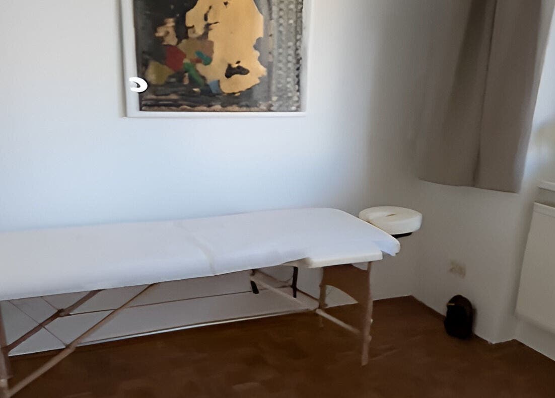 Massage table at LadyLuxe Salon in Linz, Oberösterreich, AT, showcasing minimalistic design.