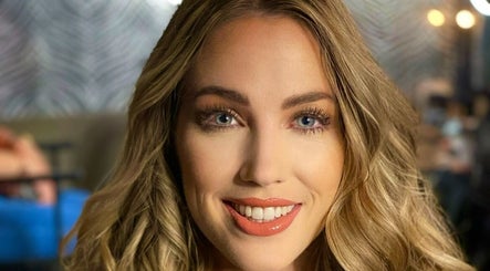 Her Beauty Unlocked imagine 2