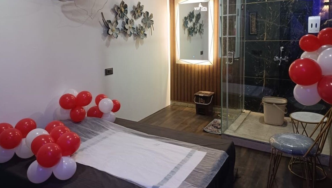 Relaxing treatment room at VIP Spa (Unisex), Gurugram, Haryana, IN, decorated with balloons for a serene ambiance.