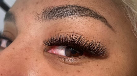 A Lash Beauty