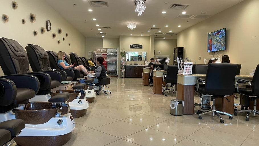 Image de Vivid Nail Salon and Spa 1