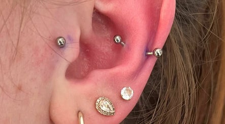 Needles and Pins - Ear and Body Piercing Studio 3paveikslėlis