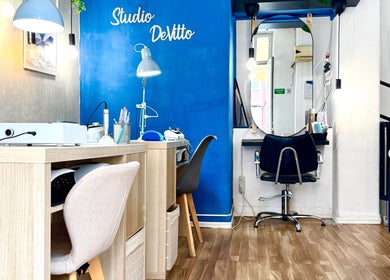 Interior elegante do Studio DeVitto em Amadora, Lisboa, PT, com estação de beleza moderna.