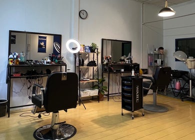 Modern salon chairs and tools at Salvador Barbershop in Changlun, Kedah, MY for a premium grooming experience.
