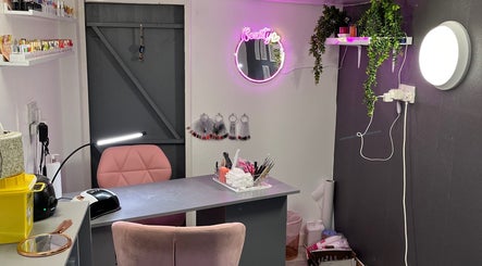 Belle’s Beauty, Nails and Aesthetics B31