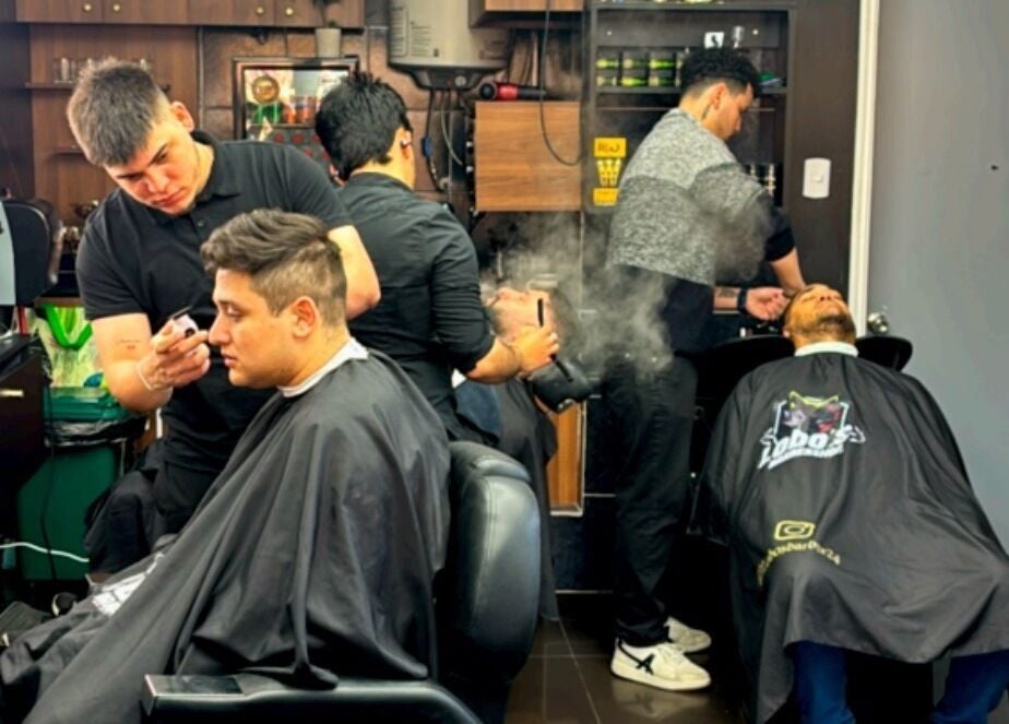 Barberos en Lobosbarbershop, Concepción, Bío Bío, CL ofrecen servicio profesional de corte de cabello.