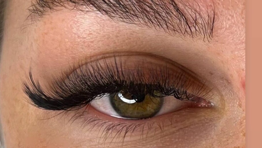 Image de Lashes by Holly Melissa 1