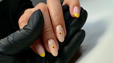 Nail Tech Lily