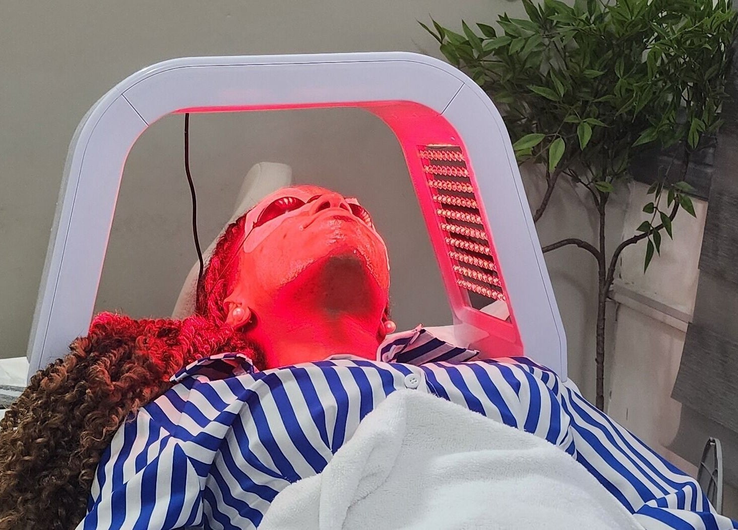 LED light therapy at Zen Eden Lounge and Spa, Montego Bay, St. James Parish, JM for skin rejuvenation.