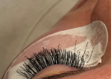 Close-up of eyelash extension at Lily’s Luxè, Peterborough, England, GB showcasing precise lash application.