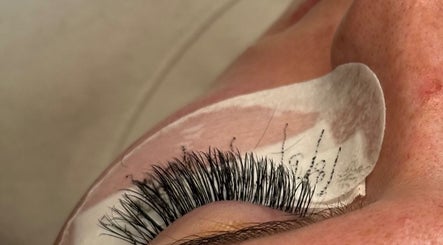 Close-up of eyelash extension at Lily’s Luxè, Peterborough, England, GB showcasing precise lash application.