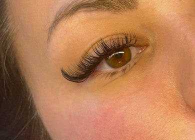 Close-up of luxurious eyelash extensions at Lily’s Luxè, Peterborough, England, GB.