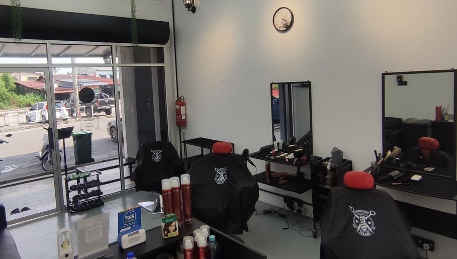 Jerami Barbershop Tikam Batu image 1