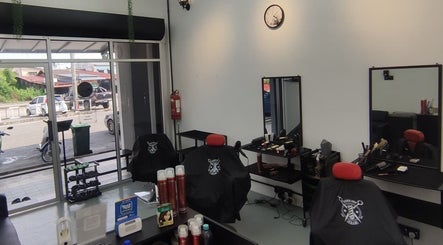 Jerami Barbershop Tikam Batu