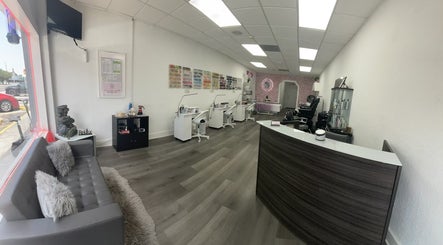 M & Y Chic Salon