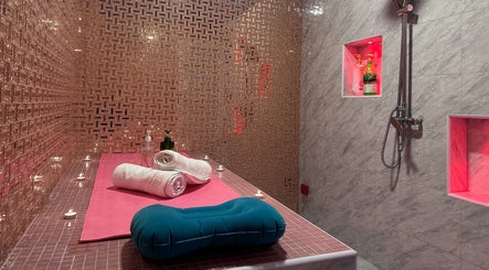 Luxurious massage room at L and Y Salon and SPA for Man - Musaffah Massage, Abu Dhabi, AE.
