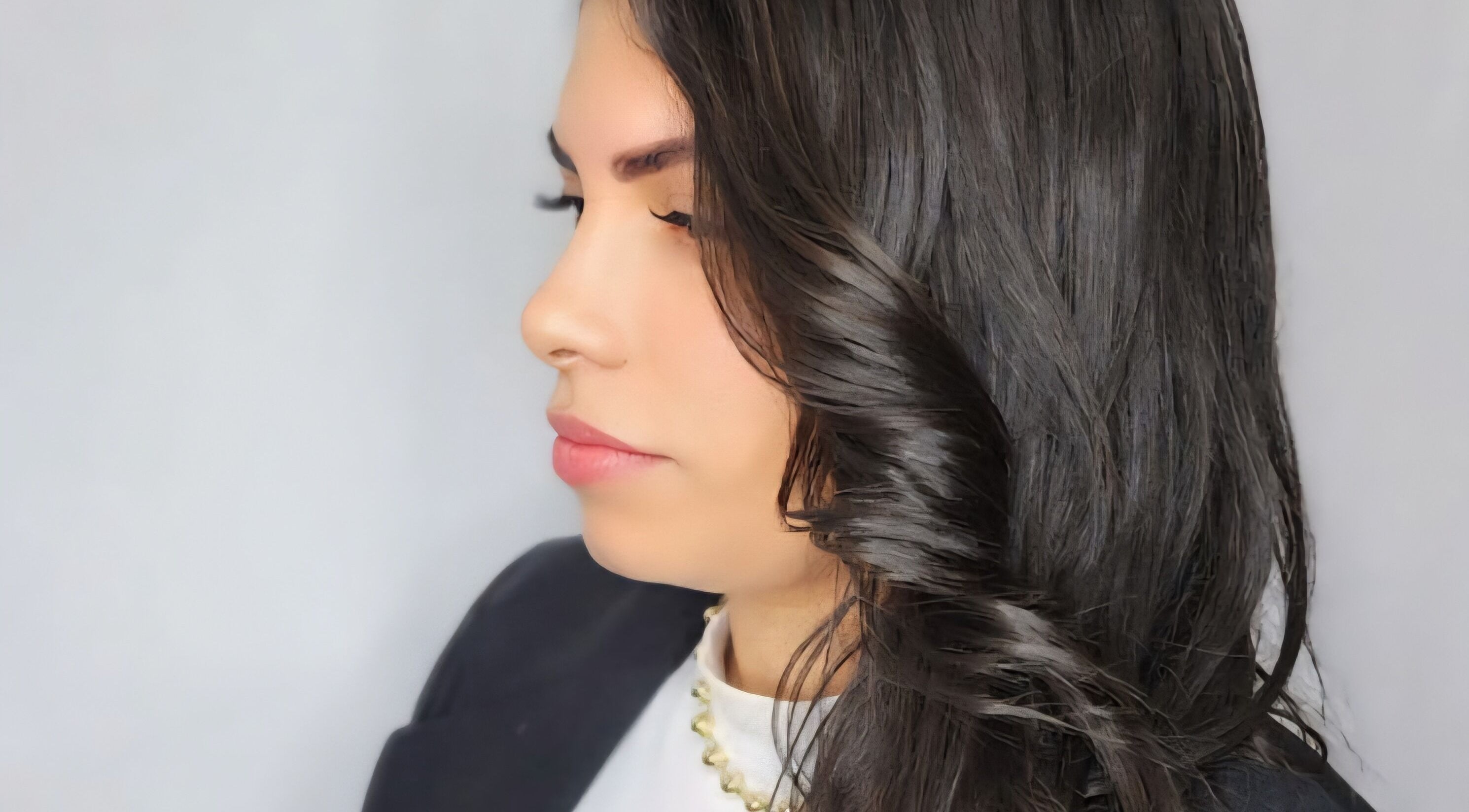 Mujer con cabello oscuro rizado en Milanoamore.spa, Quinta Normal, Región Metropolitana, CL.