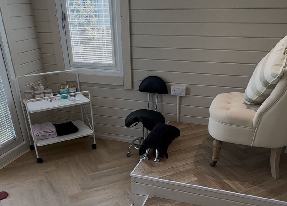 Cozy spa chair and trolley at Bellisamani in Rickmansworth, England, GB. Perfect for a relaxing wellness retreat.