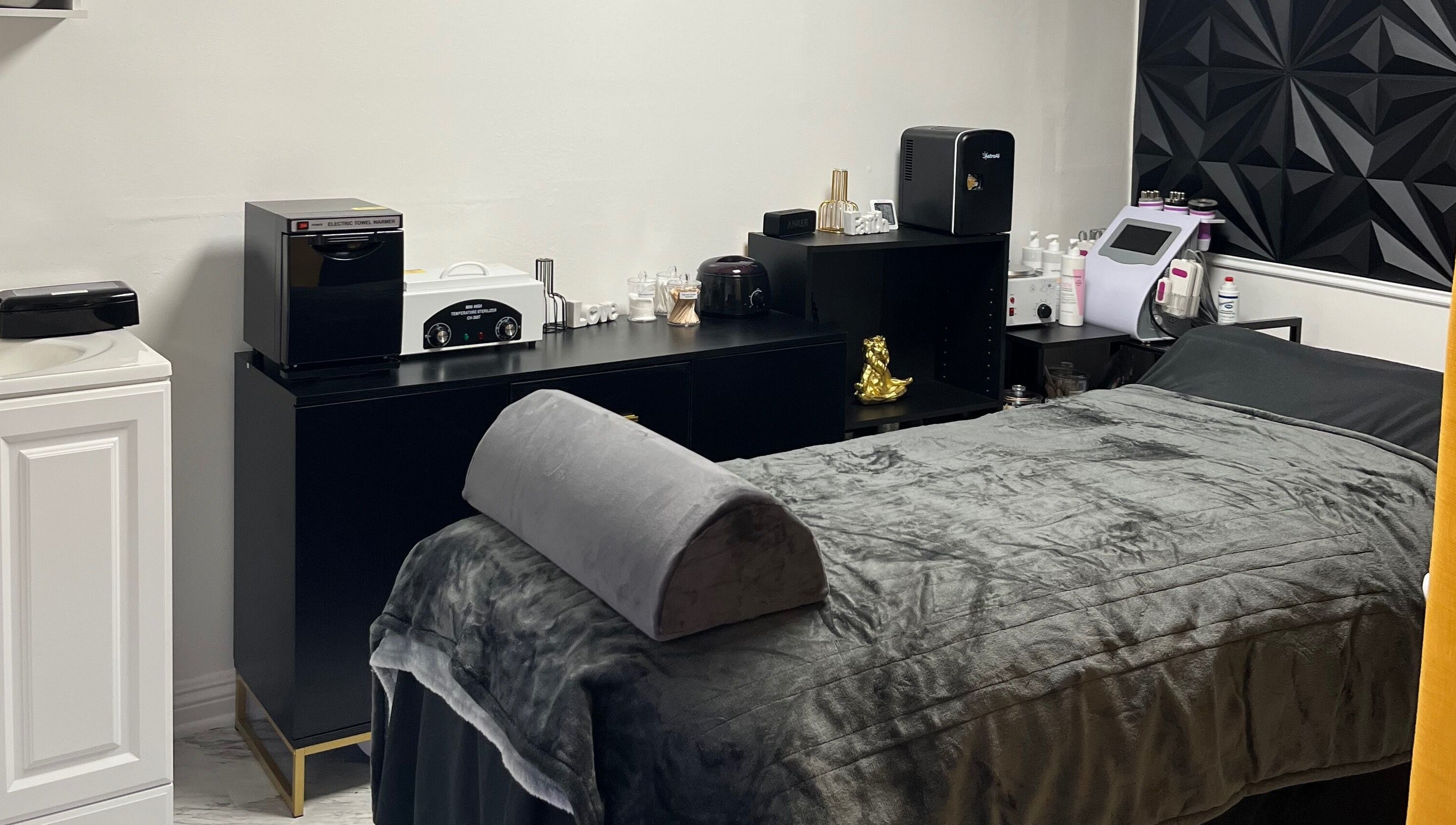 Modern treatment room at Niosha Body Bar in Torrance, California, US, featuring a plush therapy bed.