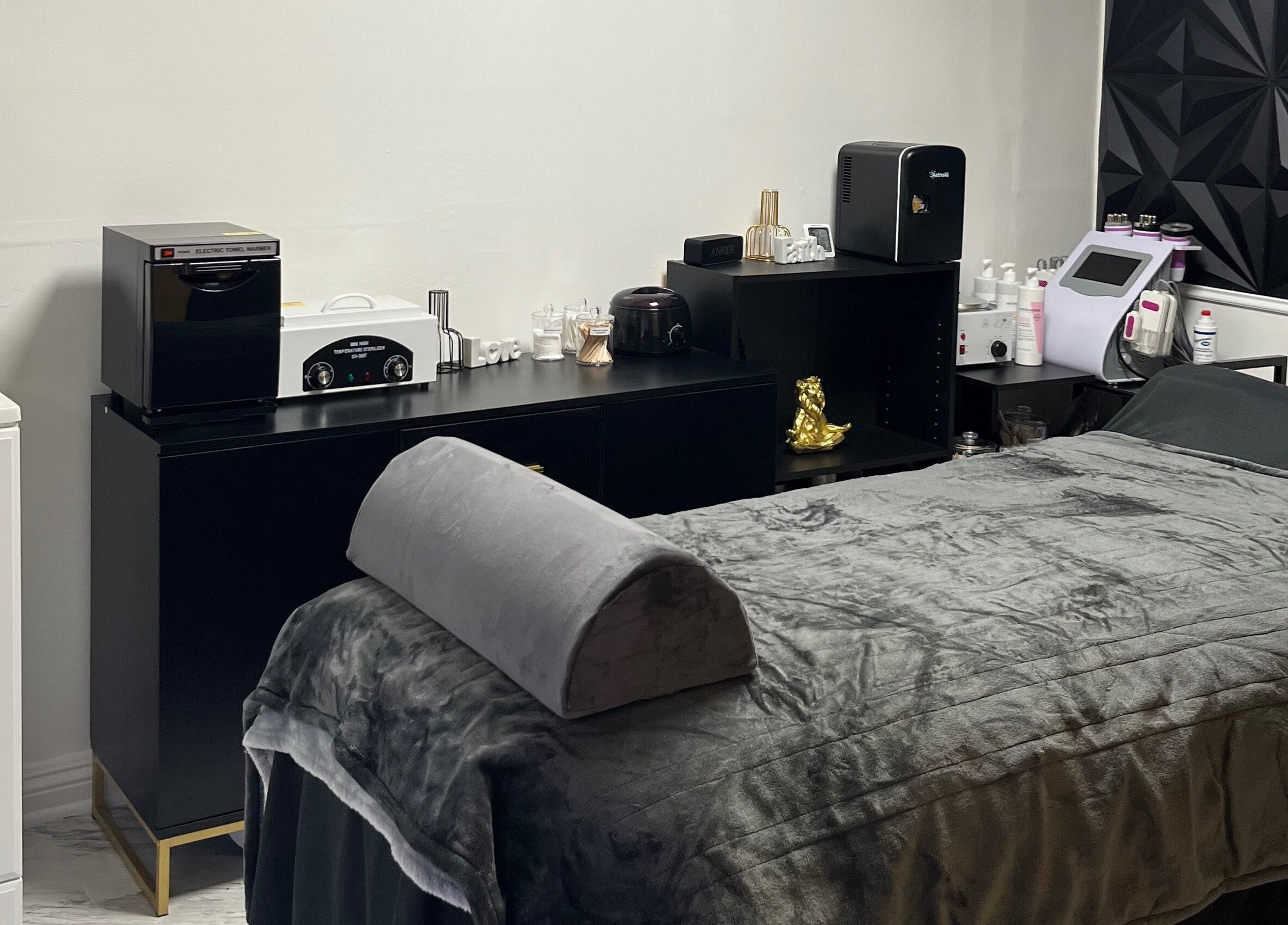 Modern treatment room at Niosha Body Bar in Torrance, California, US, featuring a plush therapy bed.
