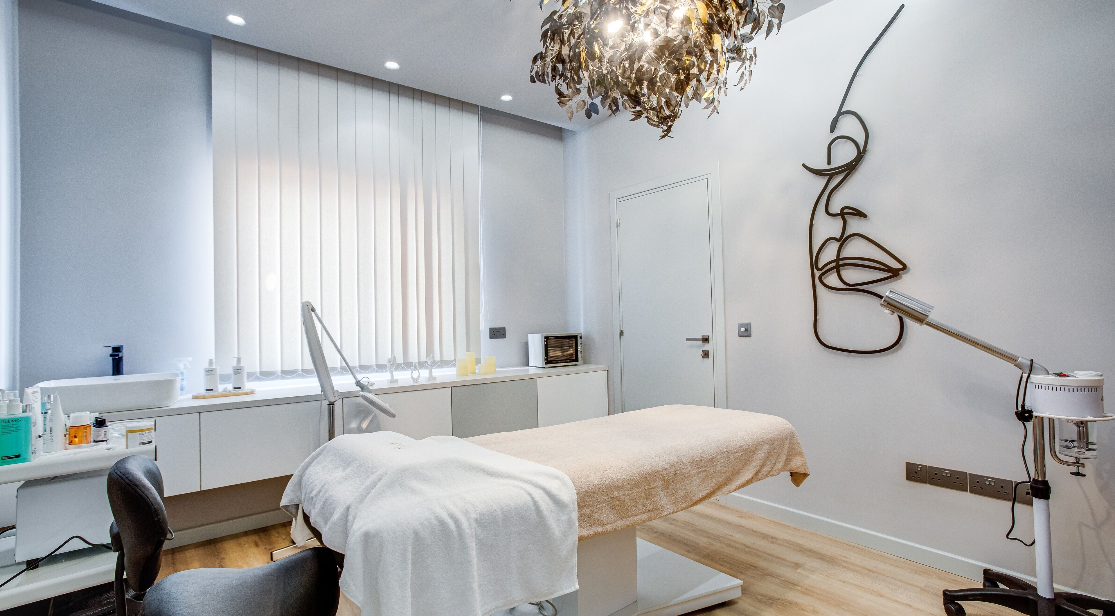 Treatment room at Beauty in the City, Makedonitissa Lefkosias, Nicosia, CY with modern decor and lighting.