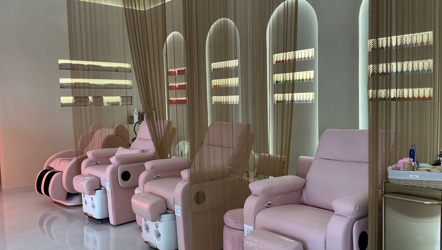 Relaxing lounge at Pink Plastic Women Salon Business Bay, Dubai, Dubai, AE with plush pink chairs and elegant decor.