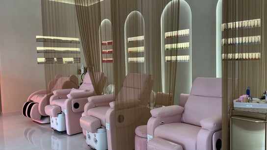 Pink Plastic Women Salon Business Bay