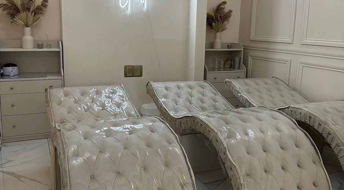 Lux Eby Libby in Walsall, England, GB offers plush spa beds for ultimate relaxation in a serene setting.