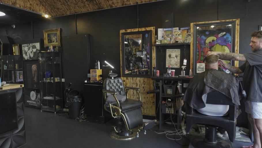 InkedBarberChad, bilde 1