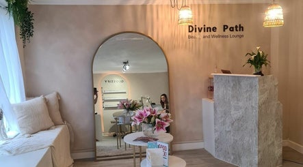 Divine Path Beauty and Wellness Lounge imaginea 2