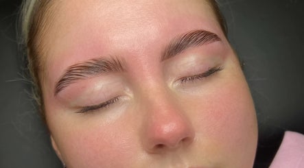 Linas Lashes & Brows image 2