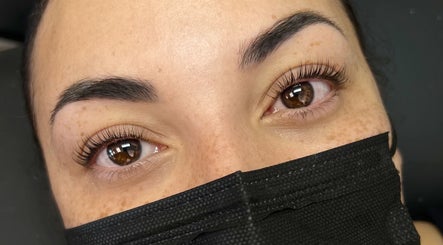 Linas Lashes & Brows image 3