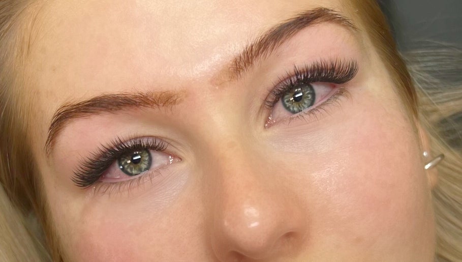 Linas Lashes & Brows image 1