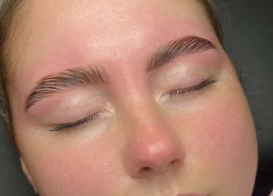 Expertly shaped brows by Linas Lashes & Brows, High Wycombe, England, GB. Perfect brow lamination results.