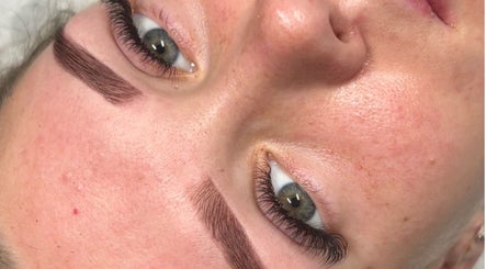 Close-up of expertly shaped eyebrows at L’essence Beauty By Ranielly, Waterford, County Waterford, IE.