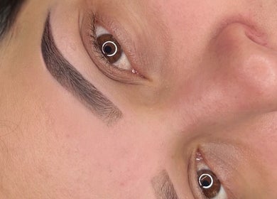 Close-up of expertly shaped eyebrows at L’essence Beauty By Ranielly, Waterford, County Waterford, IE.