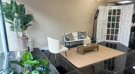 Gloss Hair Lounge image 2
